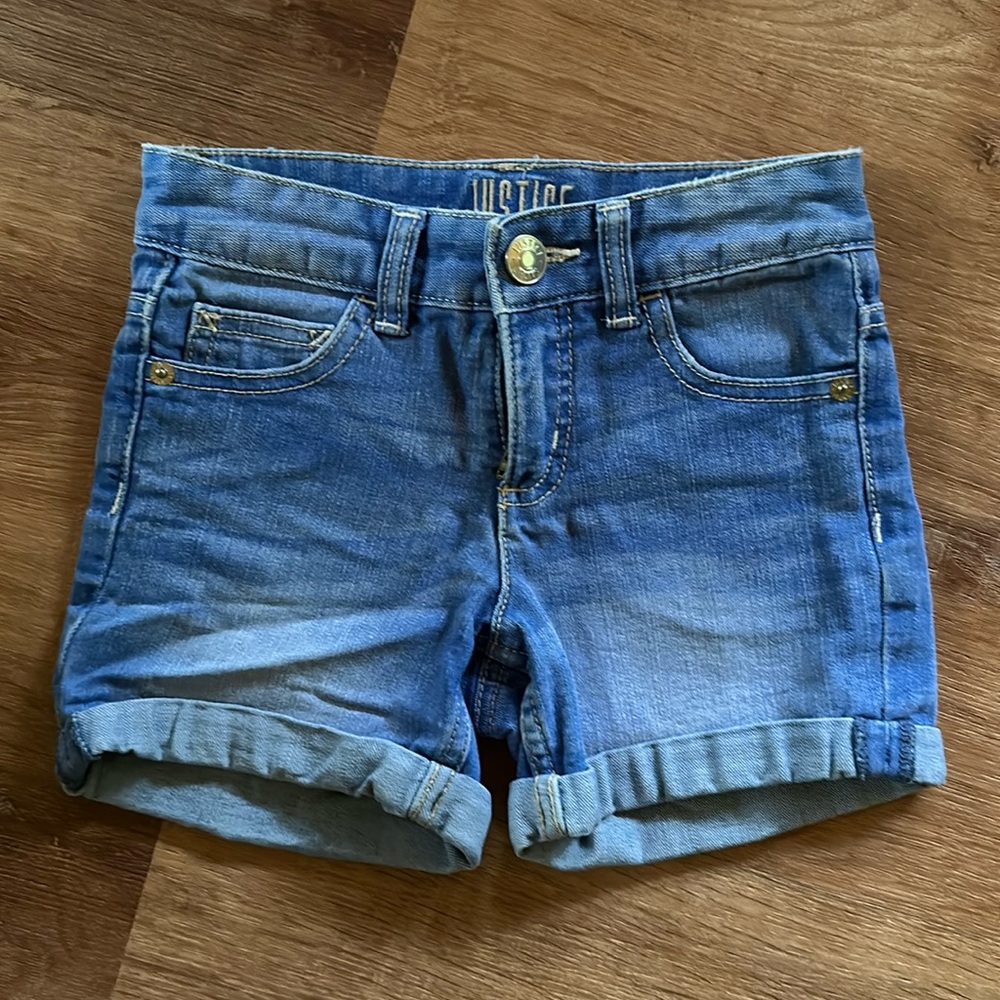 Justice Jean Shorts. Size 10 slim. Worn once. Like new condition.
